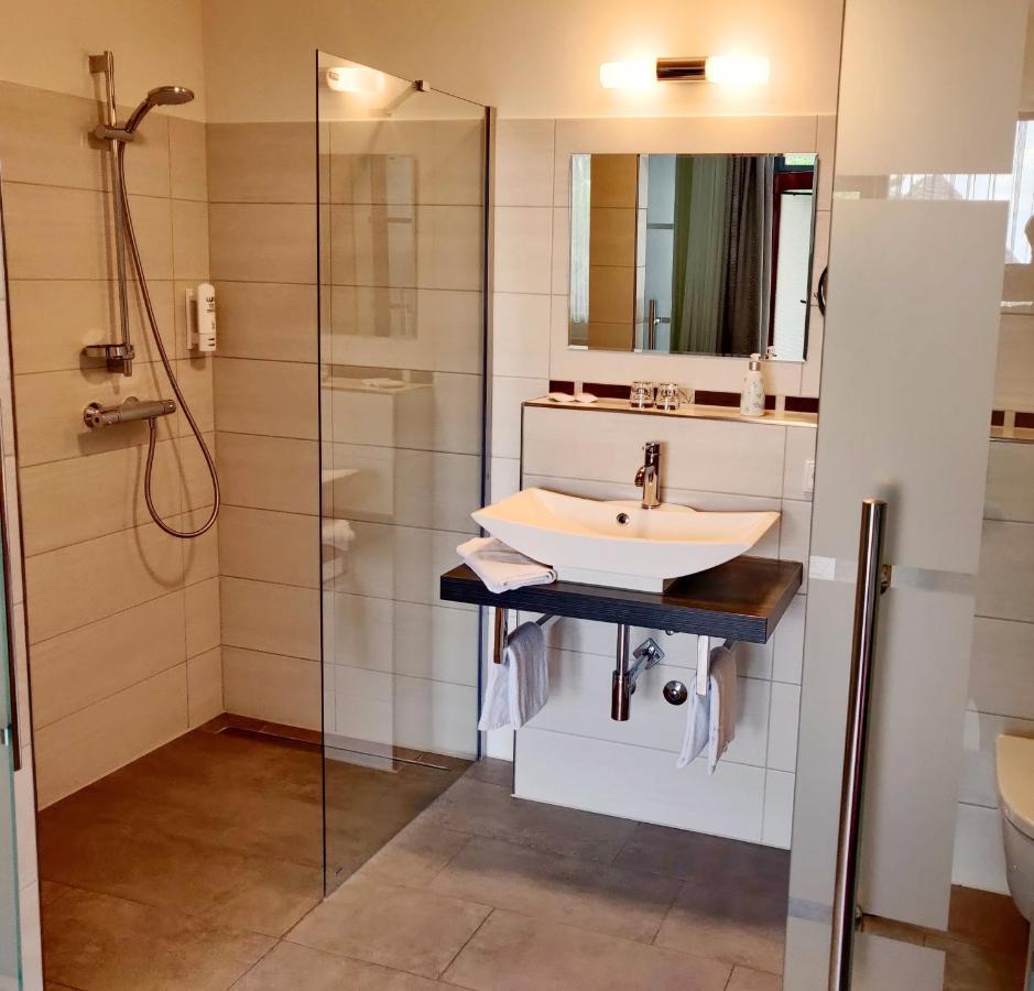 Hotel Neue Hoehe Klingenberg Экстерьер фото