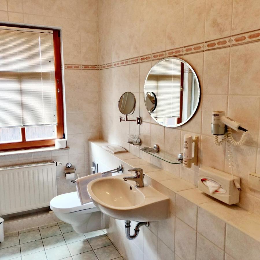 Hotel Neue Hoehe Klingenberg Экстерьер фото