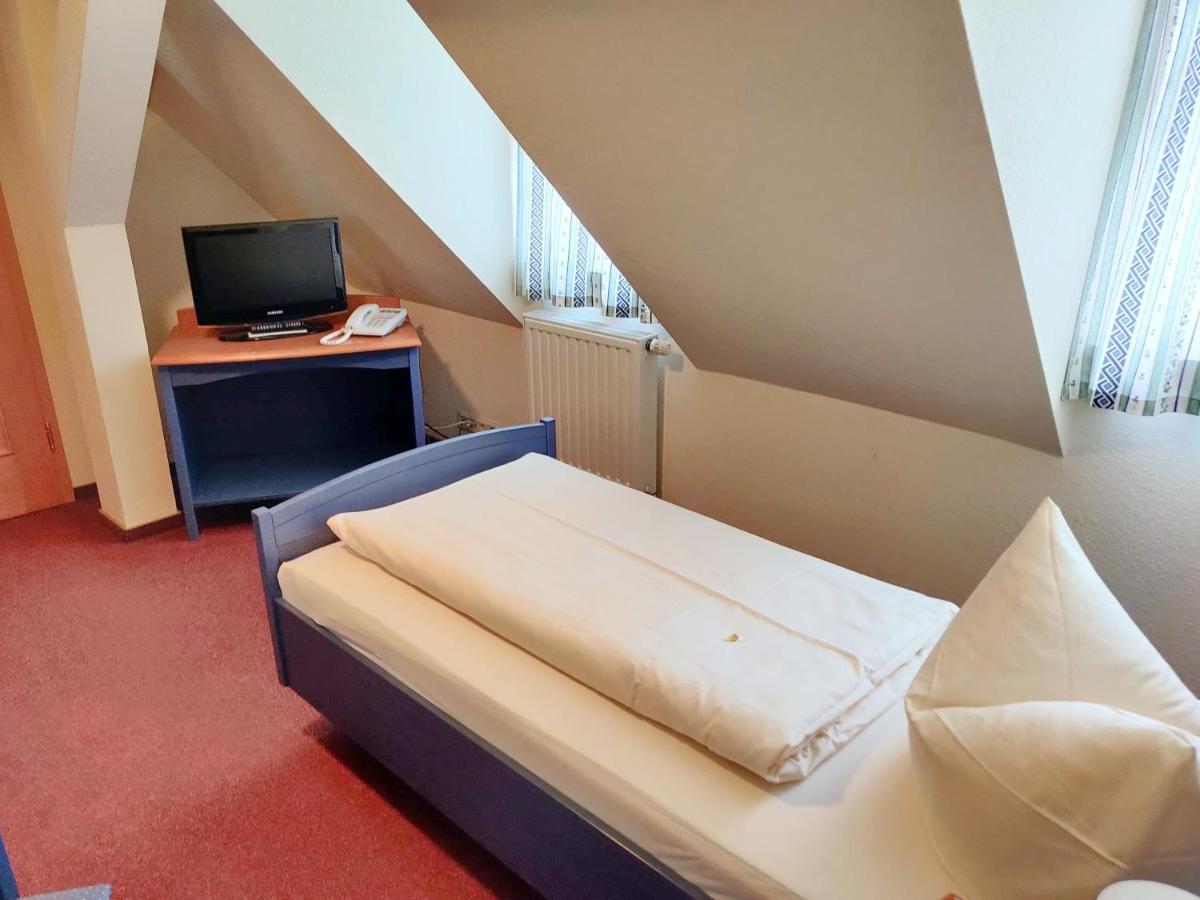 Hotel Neue Hoehe Klingenberg Экстерьер фото