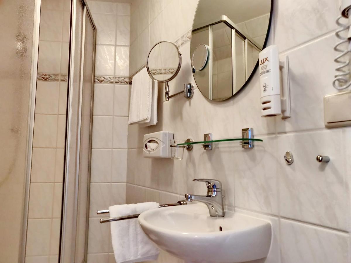 Hotel Neue Hoehe Klingenberg Экстерьер фото