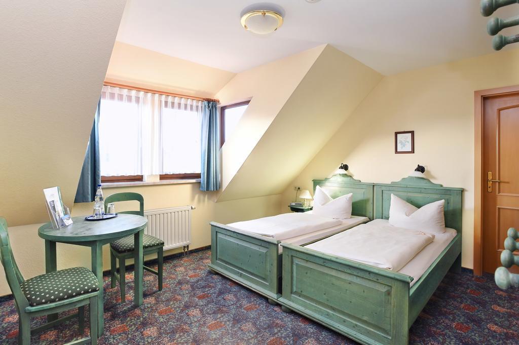 Hotel Neue Hoehe Klingenberg Экстерьер фото